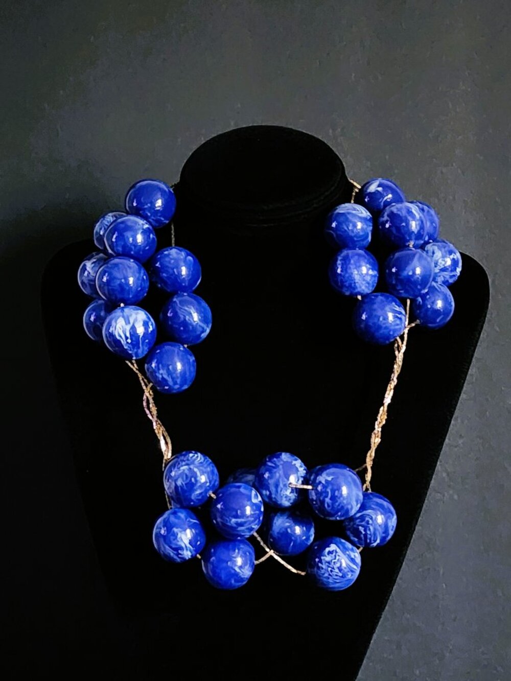 Tuleste Chunky Blue Marbled Resin Sphere Statement Necklace Heavy Gold Wire 22"